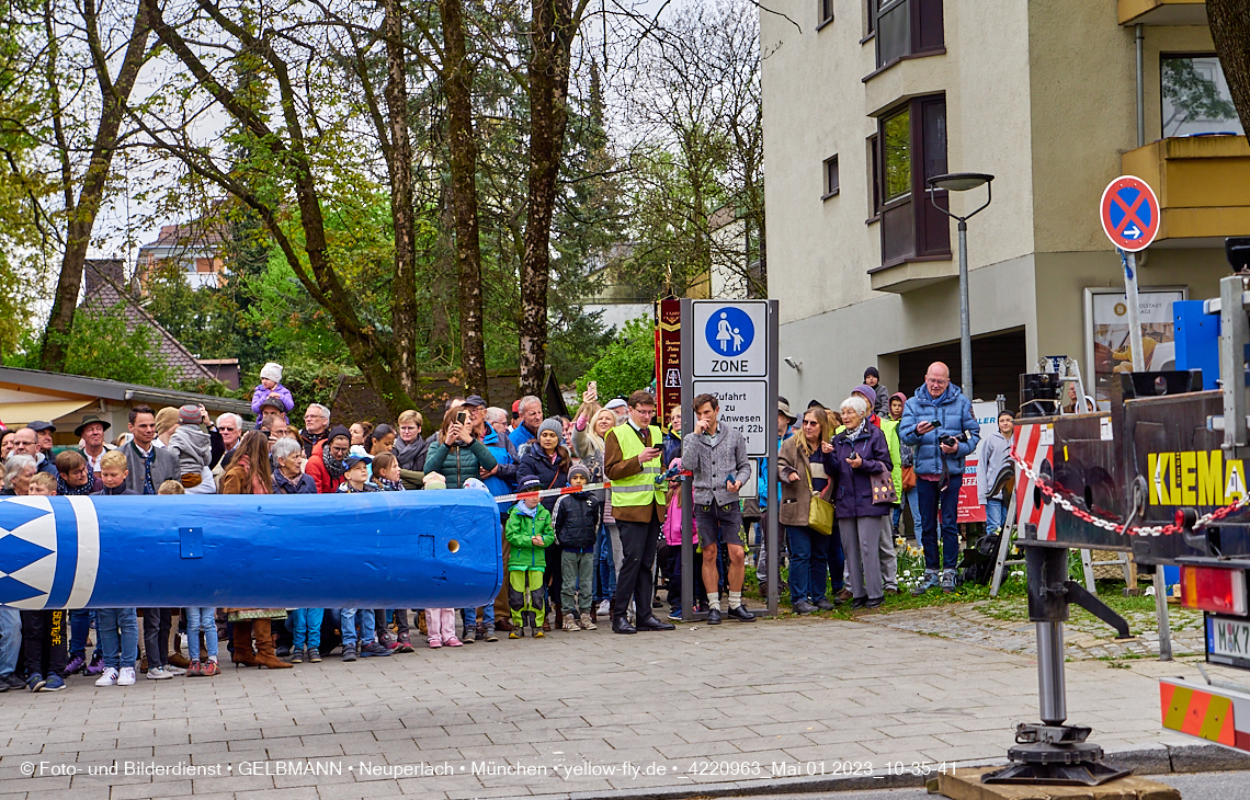 01.05.2023 - Maibaumaufstellung in Berg am Laim